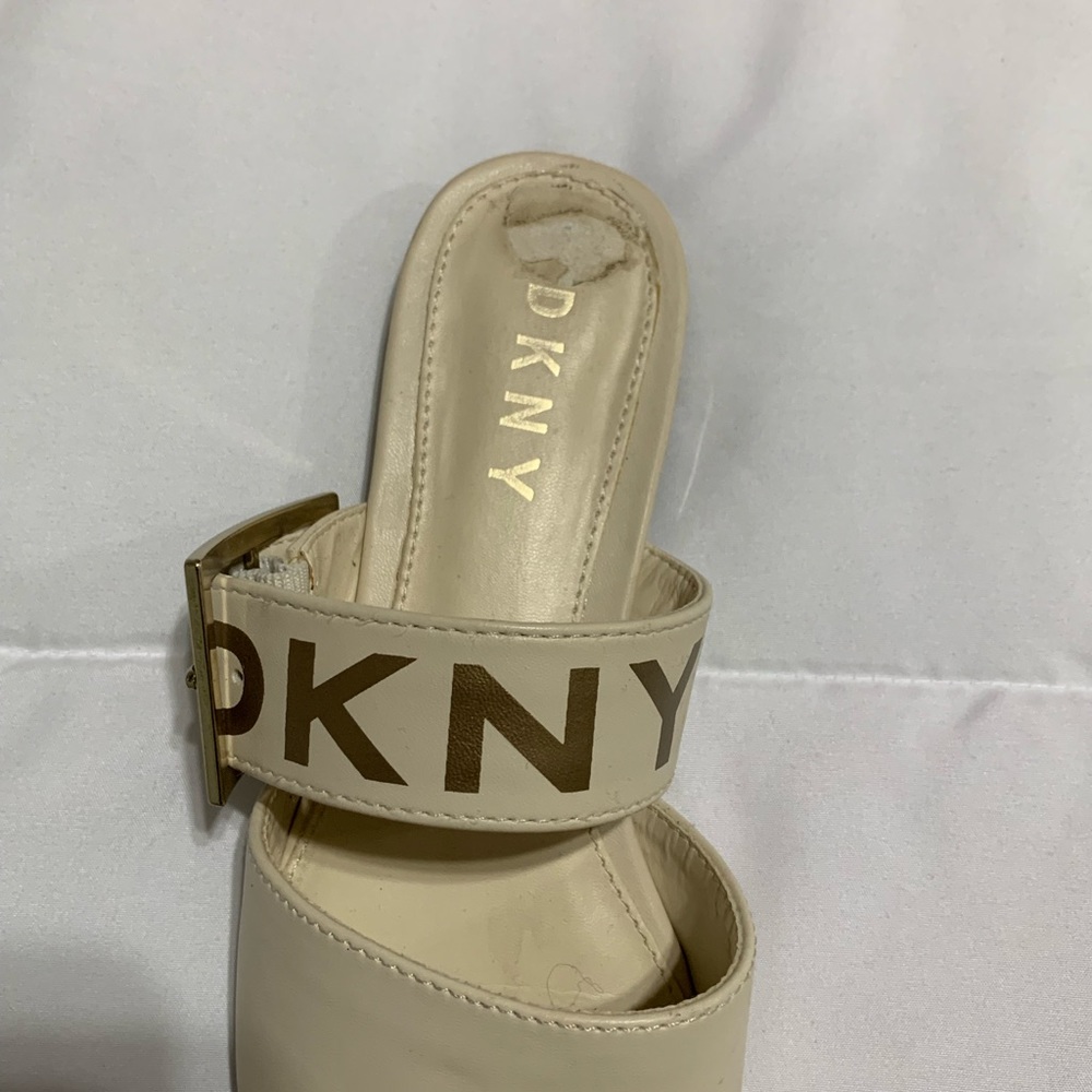 NWOT DKNY slides - Picture 2 of 5